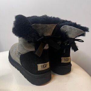 UGG Black & Gray Snake Camo Mini Bailey Bow Boots | Size 8